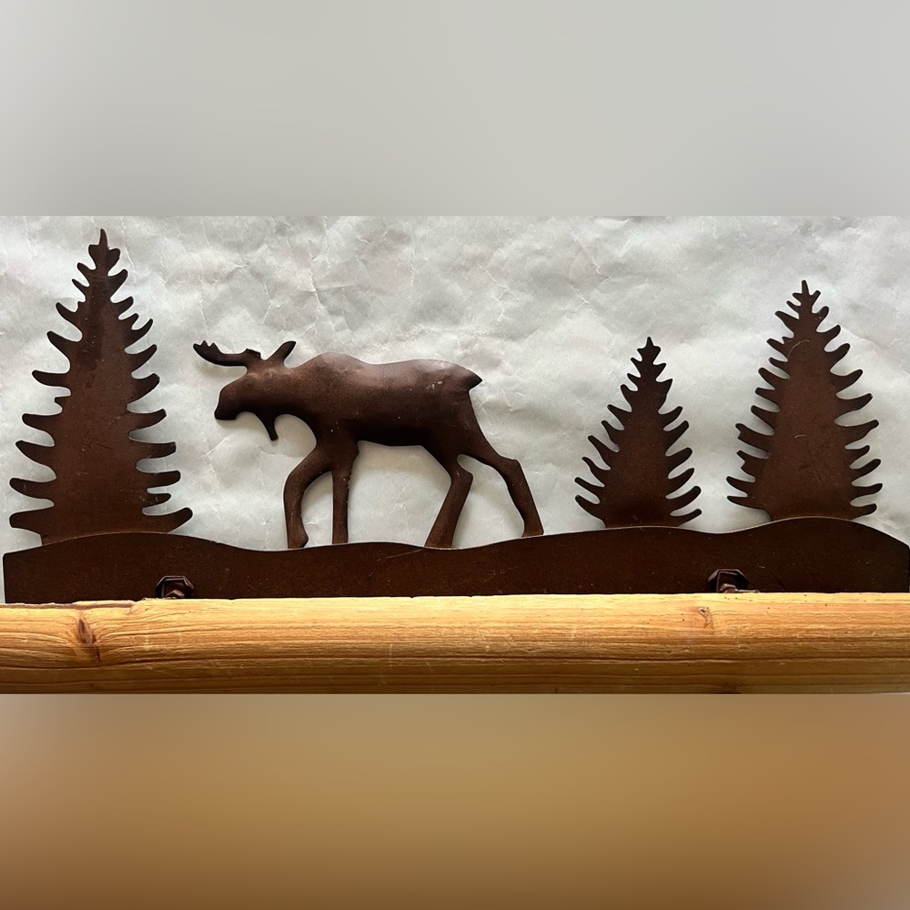 Rustic Moose Calendar Hanger Metal and Wood Frame with 2026 Calendar - Picture 9 of 10